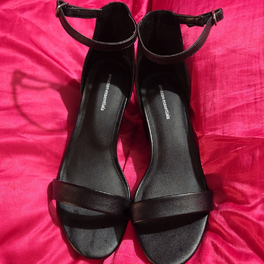 Amazon Essentials Black Ankle-Strap Sandals - Open Toe